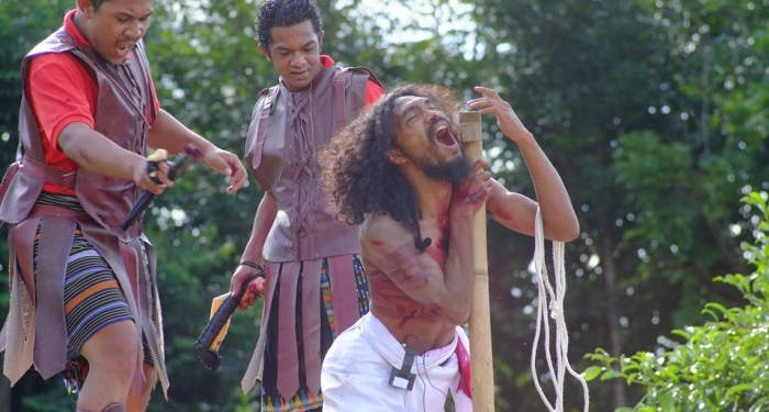 OMK di Ruteng-Flores Pentas Tablo Kisah Sengsara Yesus