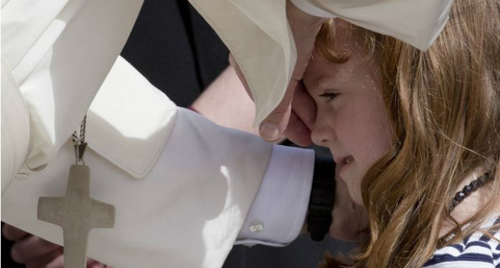 Lizzy: Melihat Paus Fransiskus Sebelum Jadi Buta