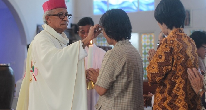 Kondisi Mulai Stabil, Mgr Hila SVD Akan Diberangkatkan ke Singapura