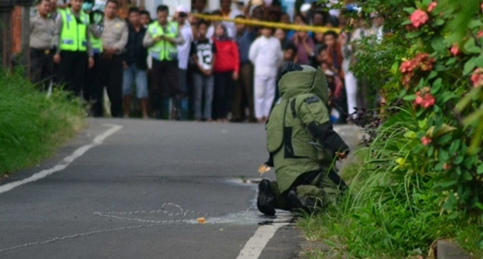 Polisi di Malang Ledakkan Kotak Mirip Bom di Depan Yayasan Katolik