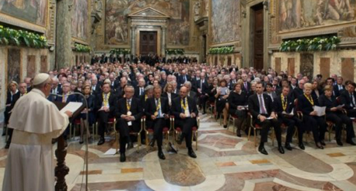 Paus Fransiskus Menerima Penghargaan Terkait Usaha Unifikasi Eropa