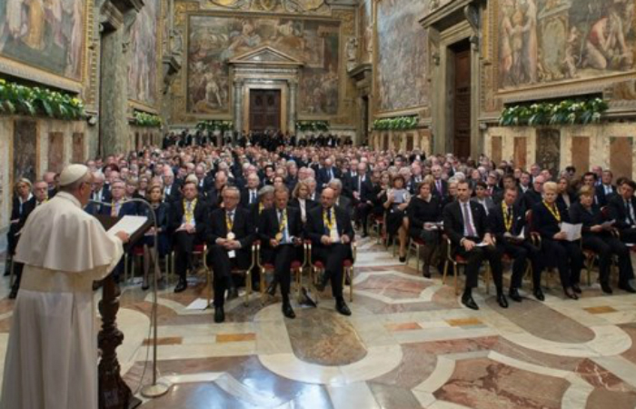 Paus Fransiskus Menerima Penghargaan Terkait Usaha Unifikasi Eropa