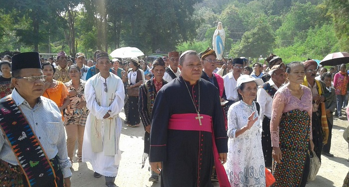 Tutup Bulan Rosario: Umat Katolik di Labuan Bajo Arak Patung Bunda Maria ke Pantai