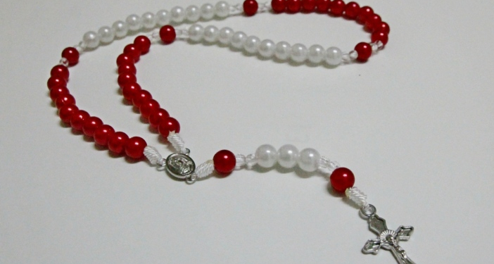 Antusiasme Terhadap Rosario Merah Putih: Dari Umat Biasa Hingga Prajurit TNI