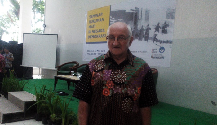 Romo Carolus, Sang Pendamping Rohani Terpidana Mati