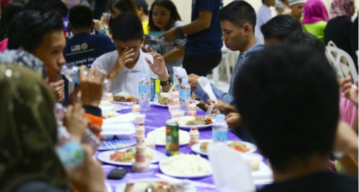 Di Filipina, Orang Muda Katolik Buka Puasa Bersama Umat Muslim