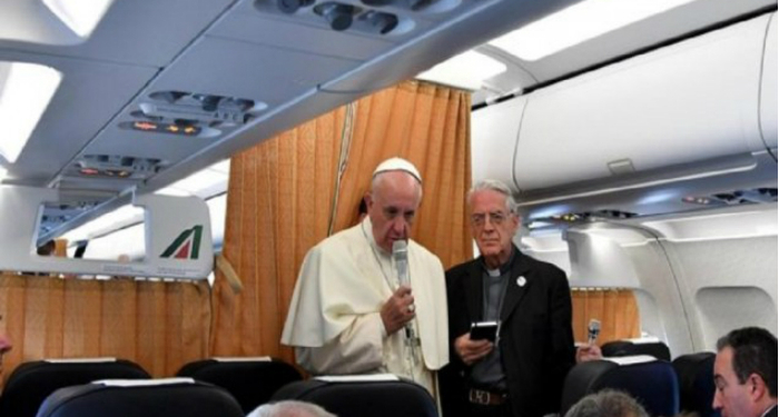 Paus Fransiskus: Gereja Katolik Harus Minta Maaf Kepada Kaum Gay