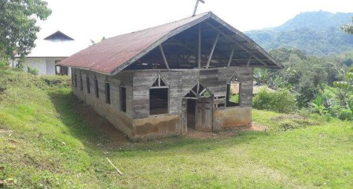 Rumah Tuhan yang Hampir Roboh