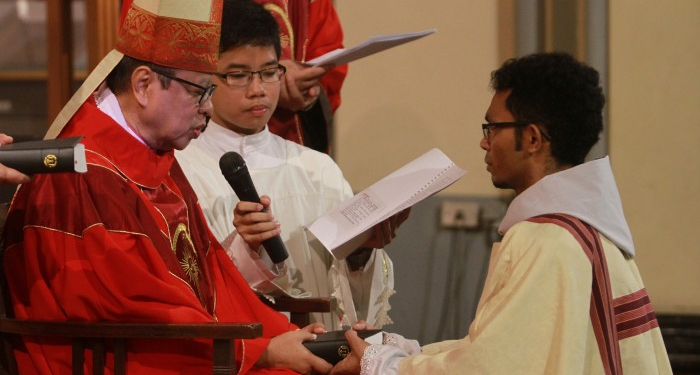 Uskup Suharyo Tahbis 7 Diakon