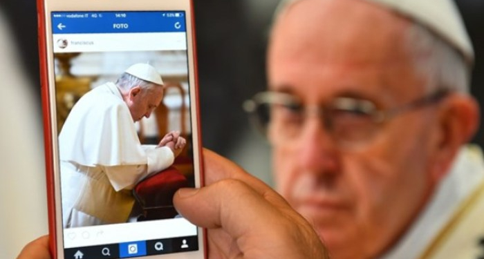 Pengikut Instagram Paus Fransiskusi Capai Tiga Juta Orang