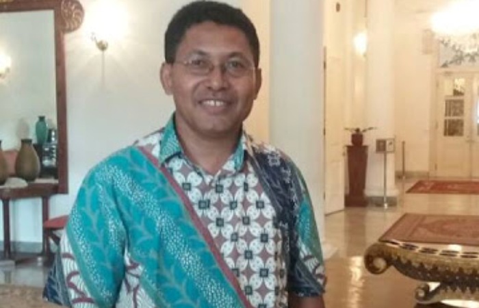 Kamillus Elu, Mendampingi Ahok Sejak 2009