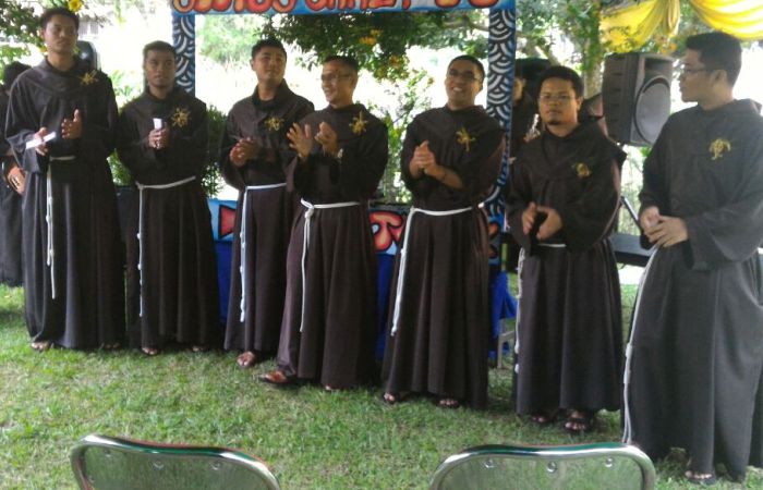 Tujuh Frater Fransiskan Ikrarkan Kaul Kekal