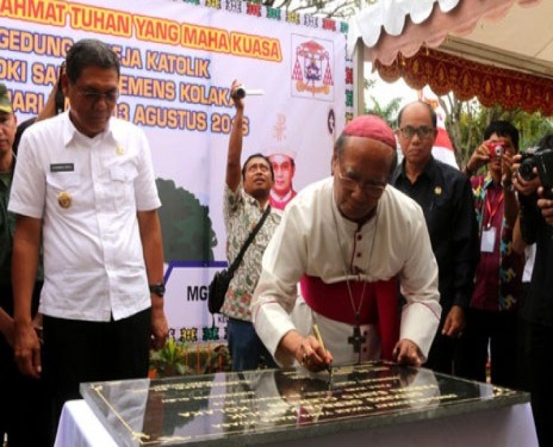 Uskup dan Bupati Resmikan Gereja di Kolaka