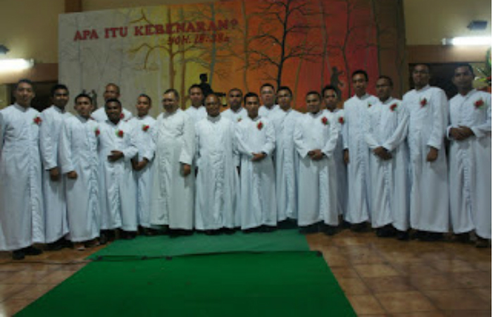 18 Frater SVD Ikrarkan Kaul Kekal