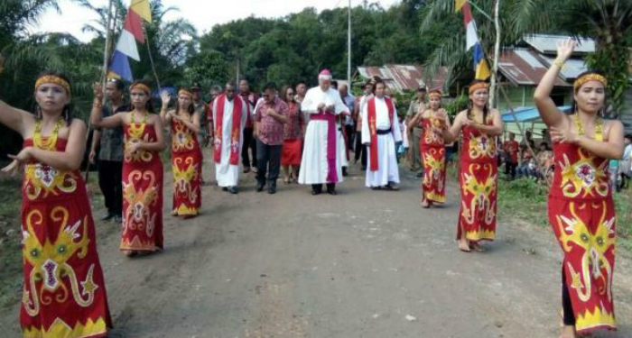 Wakil Bupati Sekadau Resmikan Gereja Santo Lukas Janang Sebatu