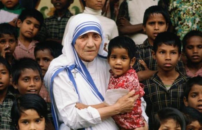 Minggu Esok, Bunda Teresa Dikanonisasi