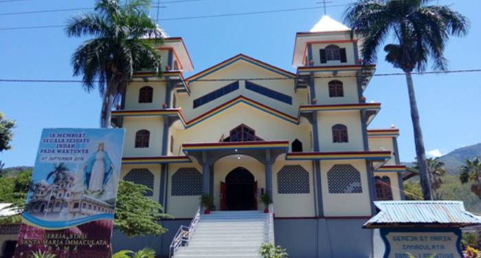 Uskup Larantuka Resmikan Gereja Stasi St Maria Immaculata Bama