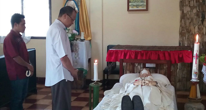 Jejak Kisah Mendiang Pastor Lawrence Joseph Hambach