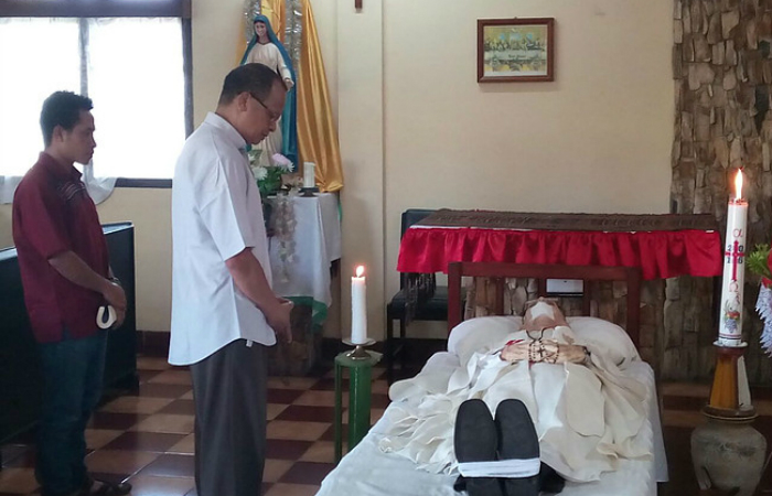 Jejak Kisah Mendiang Pastor Lawrence Joseph Hambach