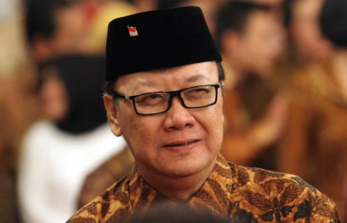 Saat Pengeras Suara Gereja Bersahutan dengan Adzan Mesjid