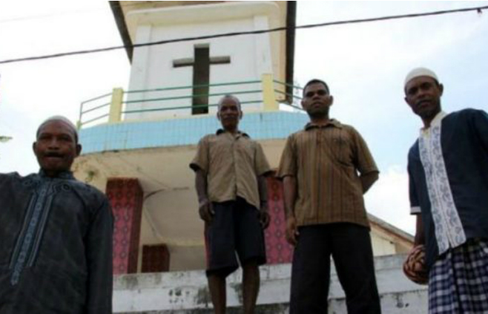 Toleransi di Alor, NTT: Warga Gotong Royong Bangun Mesjid dan Gereja