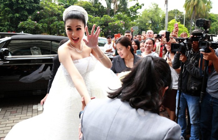 Ahok Hadiri Misa Nikah Artis Sandra Dewi di Katedral Jakarta