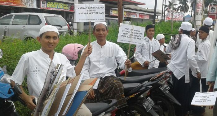 Kembali Didemo Ormas Islam, Pastor Paroki St Clara: “Kami Tidak Sembarang Mengurus Izin”