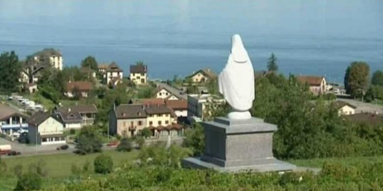 Patung Bunda Maria di Prancis Diminta Diturunkan