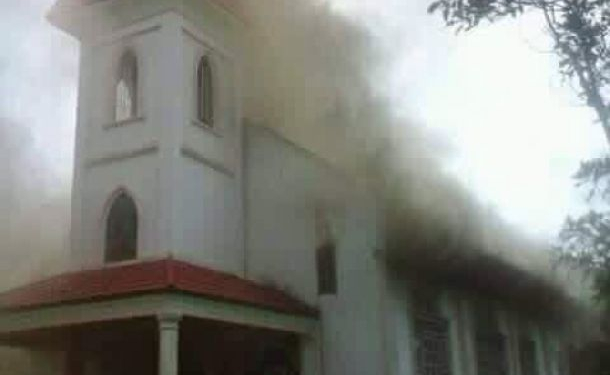 Gereja Stasi St Stefanus, Tana Toraja Hangus Terbakar