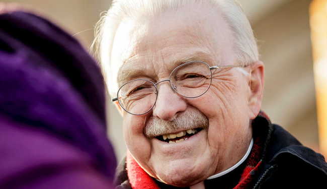 Uskup Calgary Mengajukan Surat Pengunduran Diri kepada Paus Fransiskus