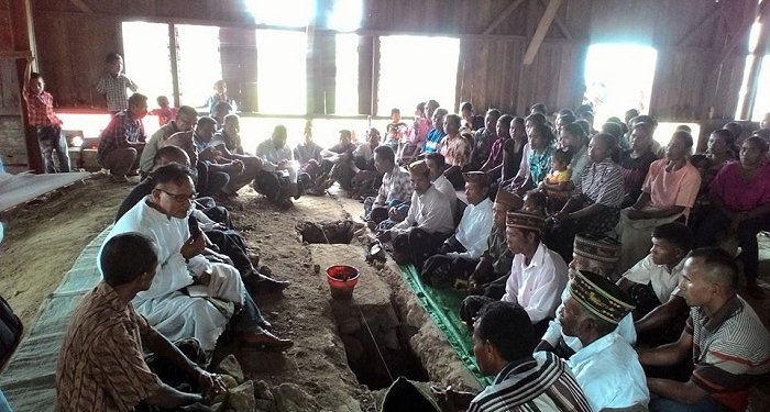 RD Willy Gandi Pimpin Perayaan Ekaristi dan Upacara Adat Peletakan Batu Pertama Kapela Stasi Munta