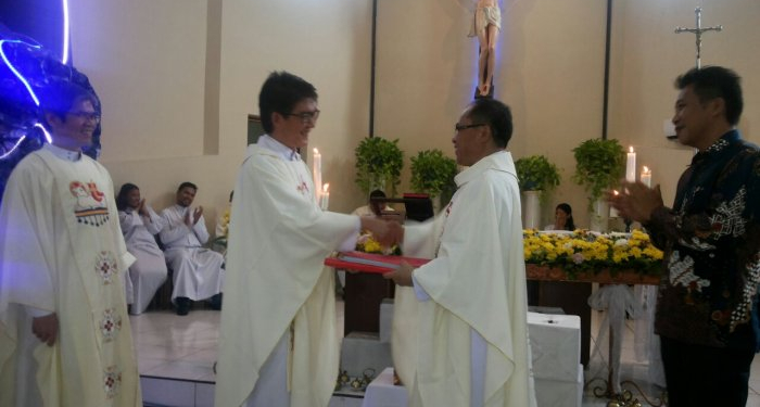 Pisah Sambut Pastor Paroki Ratu Rosari Suci Tuminting, Keuskupan Manado