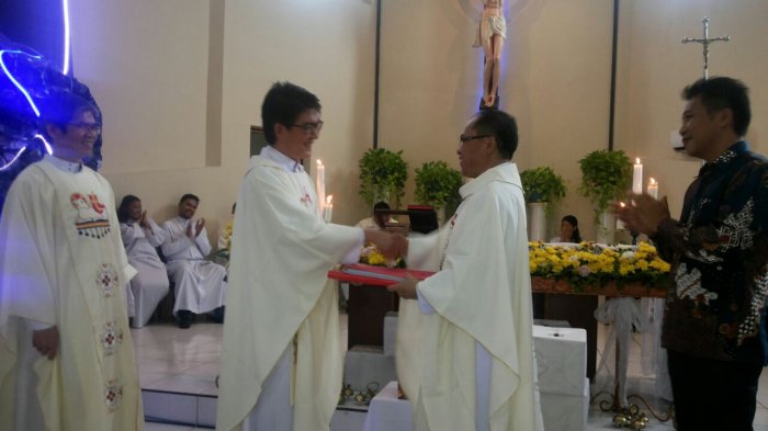 Pisah Sambut Pastor Paroki Ratu Rosari Suci Tuminting, Keuskupan Manado