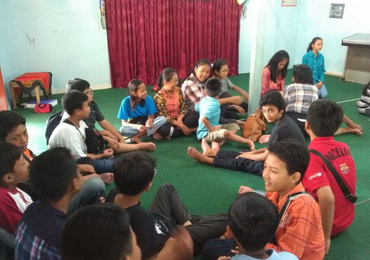 Siswa Katolik di Jogja Berbagi Kasih di Panti Asuhan