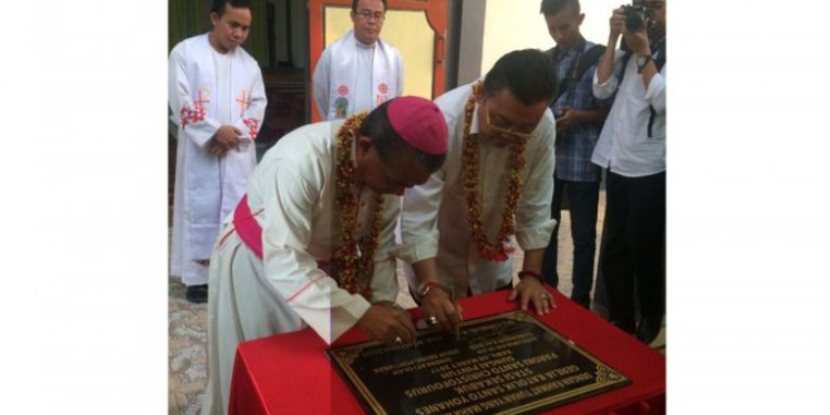 Gubernur Kalimantan Barat Resmikan Gereja Stasi Sekabuk, Paroki Sungai Pinyuh