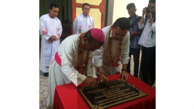 Gubernur Kalimantan Barat Resmikan Gereja Stasi Sekabuk, Paroki Sungai Pinyuh