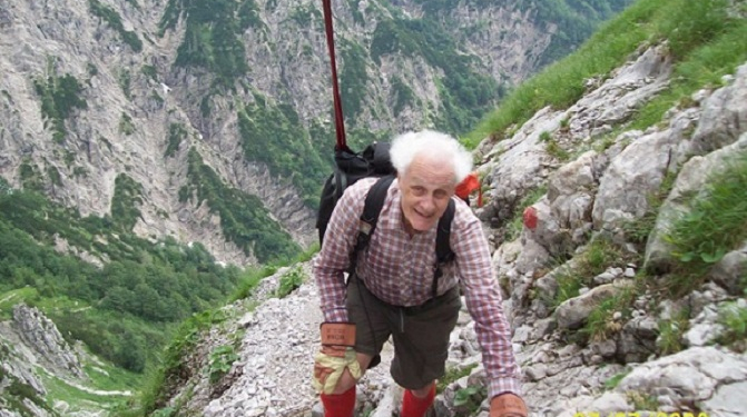 Romo Frans Magnis-Suseno: Penakluk Gunung dan Pencinta Wayang