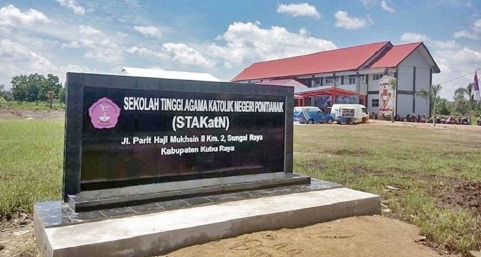 STAKatN Pontianak, Perguruan Tinggi Katolik Negeri Pertama di Indonesia
