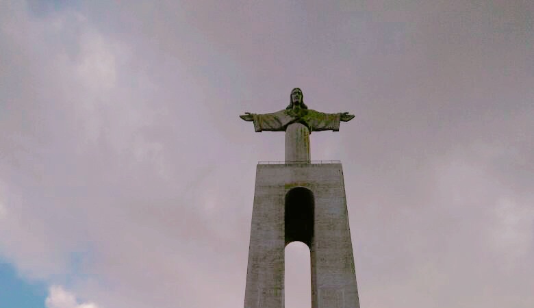 Mengintip Patung Yesus Raksasa di Lisbon, Portugal