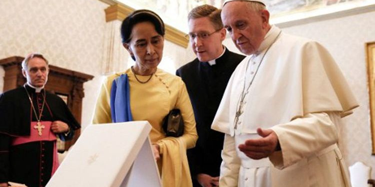 Utusan Myanmar Temui Paus Fransiskus