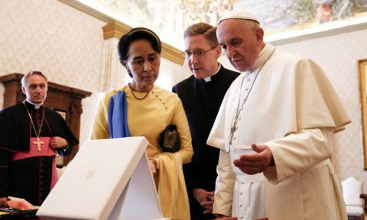 Utusan Myanmar Temui Paus Fransiskus