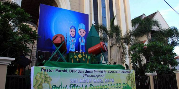 Ada Ucapan “Selamat Idul Fitri” dan Replika Beduk di Depan Gereja Katolik St Ignatius