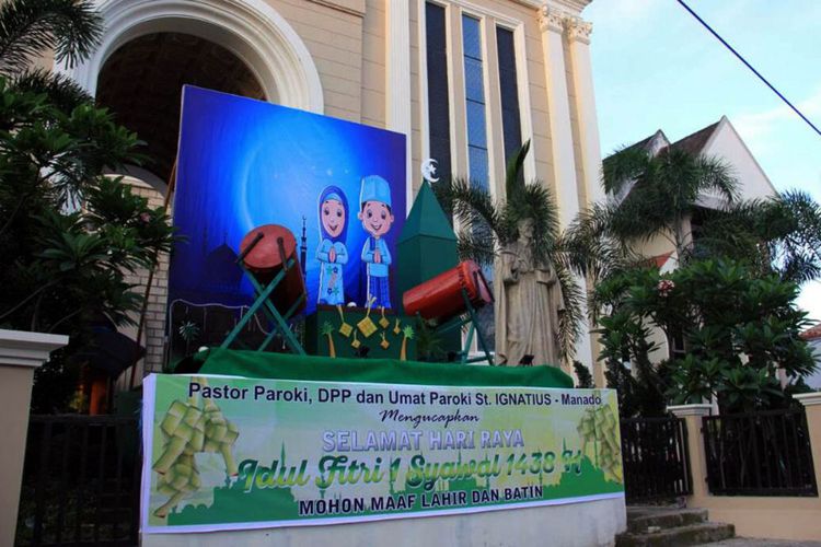 Ada Ucapan “Selamat Idul Fitri” dan Replika Beduk di Depan Gereja Katolik St Ignatius