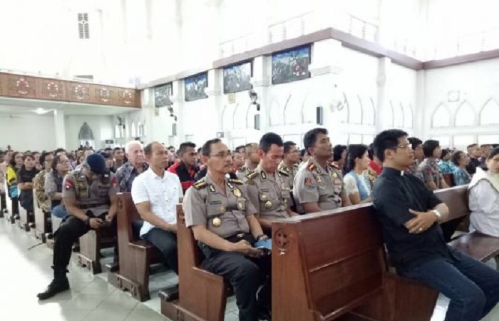 Hadiri Misa di Katedral Palangkaraya, Ini Pesan Kapolda Kalteng