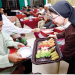 Saat Seorang Suster Menghidangkan Makanan Buka Puasa