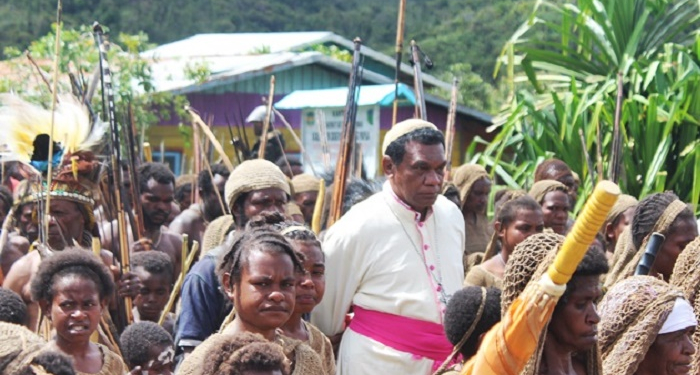 Uskup Timika Resmikan Pastoran Paroki St Agnes Mauwa