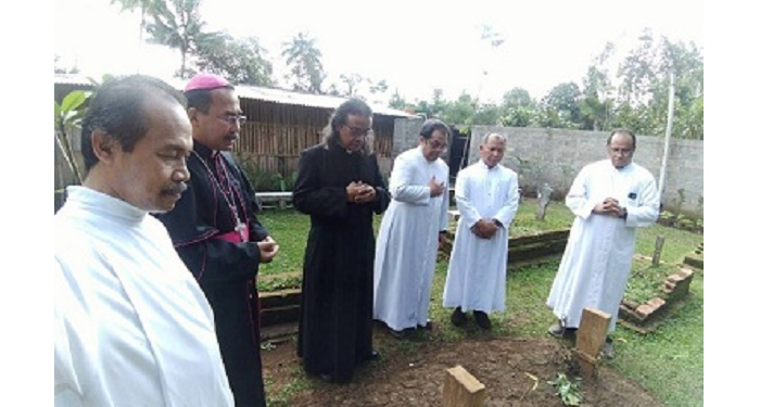 Uskup Agung Semarang Berziarah ke Makam Keluarga Pondok Pesantren Edi Mancoro