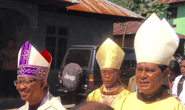 Uskup Emeritus Mikhael C Angkur OFM Rayakan 50 Tahun Imamat