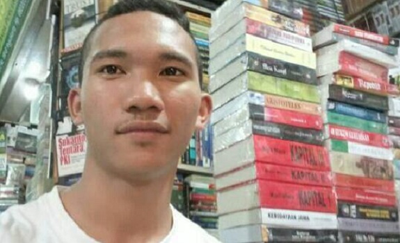 Tuhan Orang Miskin di Menara Gereja Megah