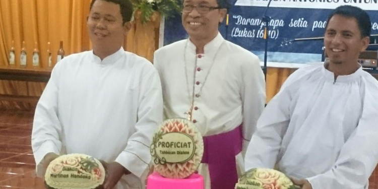 Putra Koster Katedral Pangkalpinang, Ditahbiskan  Mgr Sunarko OFM  Menjadi Diakon